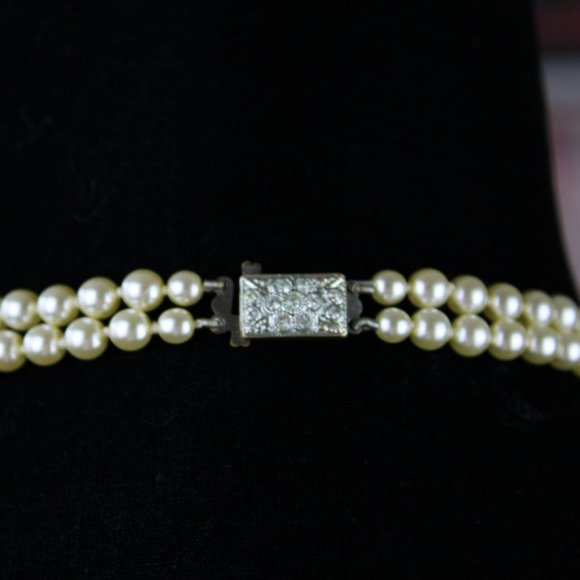 Mid Century Faux Pearl Double Strand Necklace, Rectangular Fish Hook Clasp J18 - Picture 7 of 8